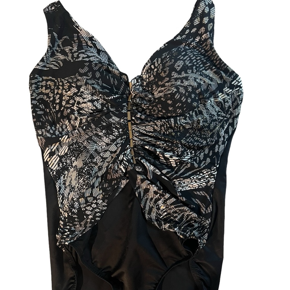 Miraclesuit
Lux Lynx Charmer One Piece Swimsuit